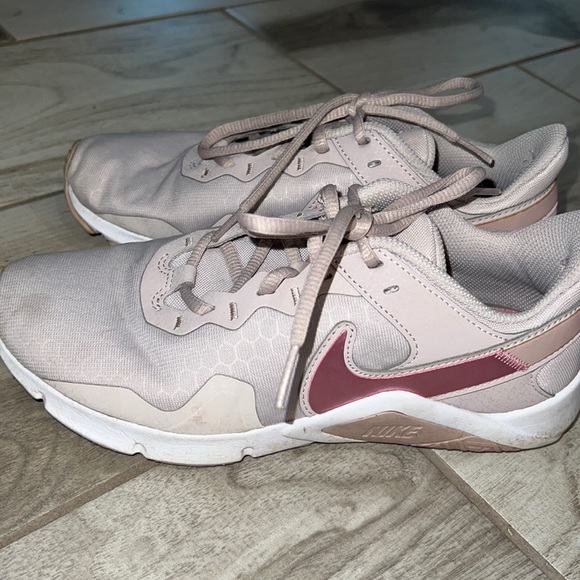 Rose gold Nikes - Picture 1 of 8